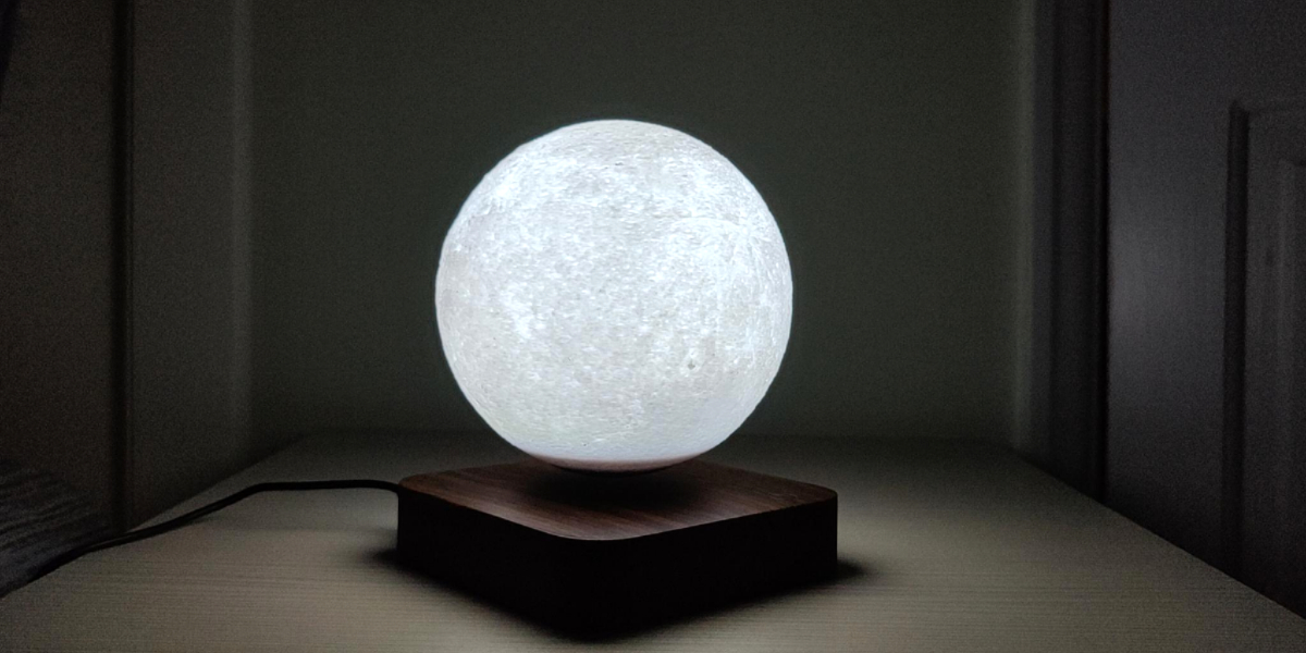 Wow your family and friends with a FLOATING moon lamp